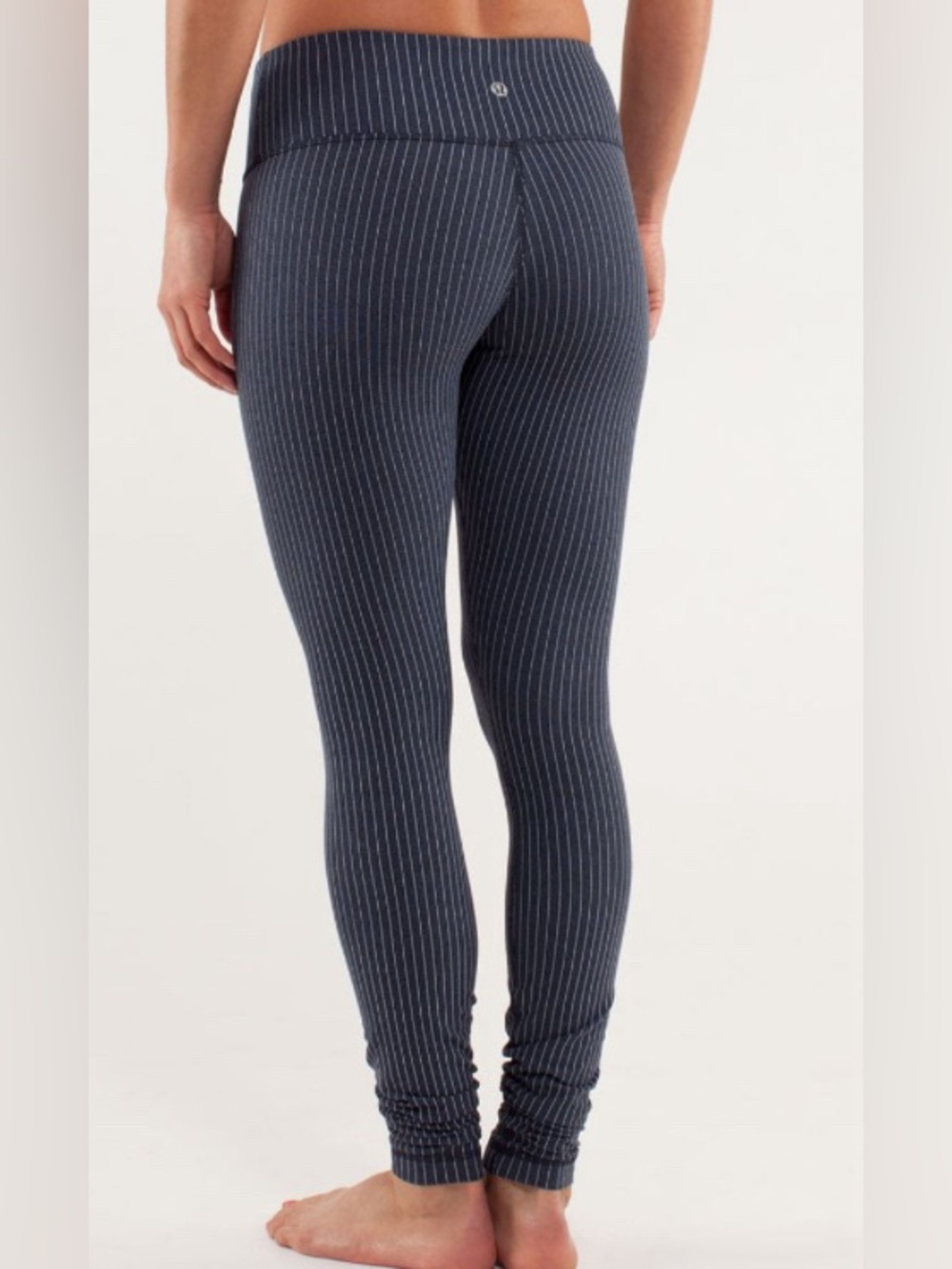 Lululemon Navy and White Pinstripe Wunder Under Leggings Size 10